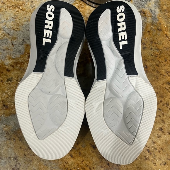 Sorel Women's Explorer Defy Low size 8 - Picture 9 of 9